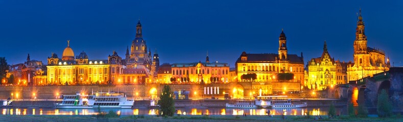 Fototapeta na wymiar Night Dresden panorama, Germany