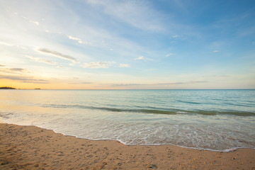 Obraz premium view of a beach before sunset