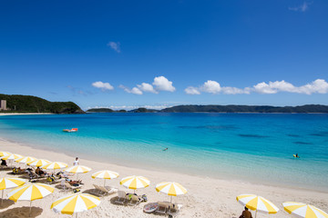 沖縄　座間味の砂浜