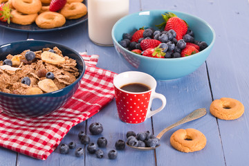 Breakfast with wholegrain cereals.