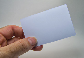 Obraz premium man hand holding a gray empty billboard on a white background