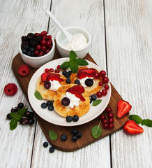 cottage cheese pancake with berries