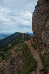 Wandern an einem Sonntag auf der Nagelfluhkette in den Allgäuer Aplen