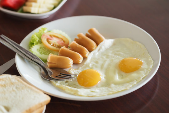 breakfast (fried egg and hot dog and bread)