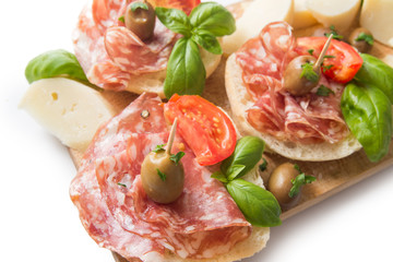 Stuzzichini di pane, salame e formaggio, Italian Appetizers