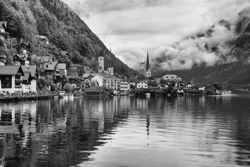 Hallstatt in Österreich - Monochrom