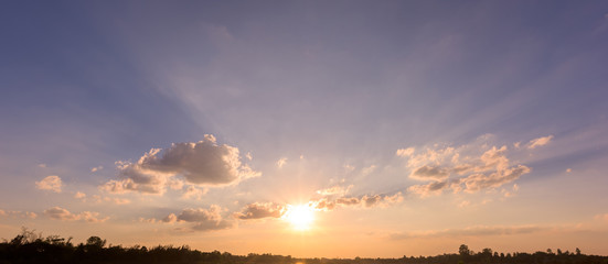 Naklejka premium panorama niebo zachód słońca