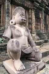 Statue guarding the entrance to Banteay Srei Temple