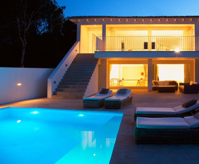 Beautiful Luxury Home with Swimming Pool