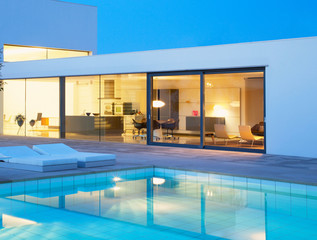 Fototapeta na wymiar Beautiful Luxury Home with Swimming Pool