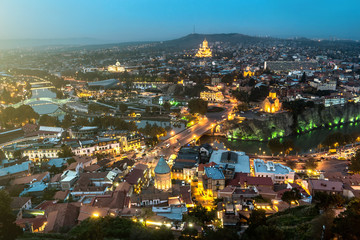Fototapeta na wymiar beautiful view of Tbilisi in the evening