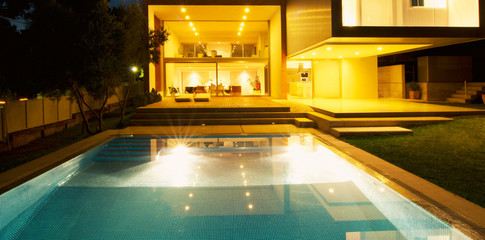 Beautiful Luxury Home with Swimming Pool