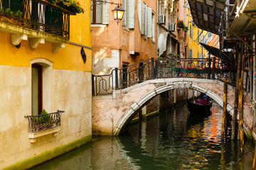 Fototapeta na wymiar Romantic canal in center of Venice.