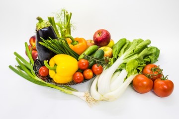 Fototapeta na wymiar Obst und Gemüse mit konkaven Hintergrund für ein Küchenbild als Spritzschutz 