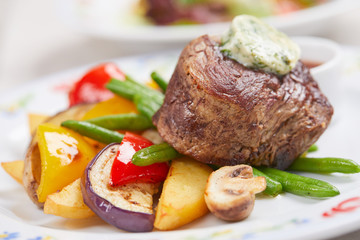 steak with vegetables