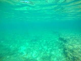 Fototapeta na wymiar Turquoise water seen from below