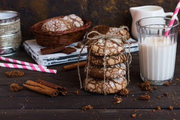 Biscuits with cracks