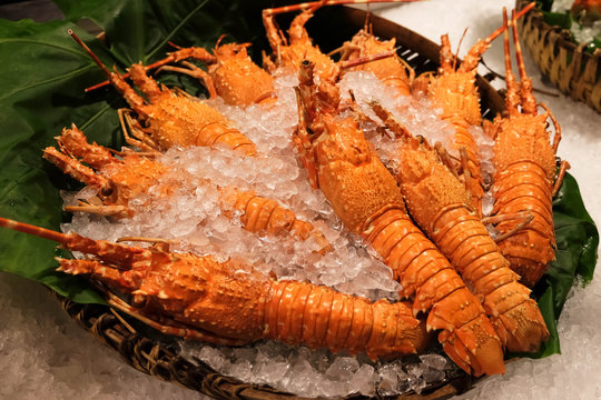 Fresh crayfish in a seafood restaurant.