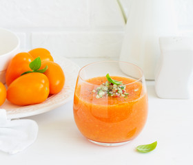 Spanish tomato soup with gazpacho from yellow tomatoes.