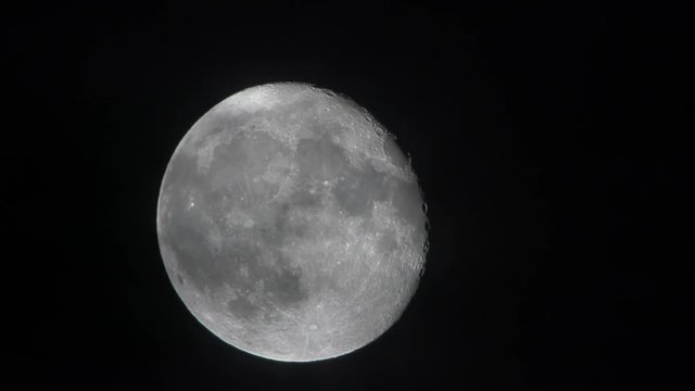 Полнолуние в облачную ночь/ Очень подробная лунная поверхность
