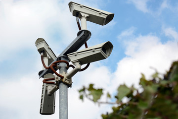 Überwachung per Video, Videokamera und Kamera zur Sicherheit gegen Einbruch