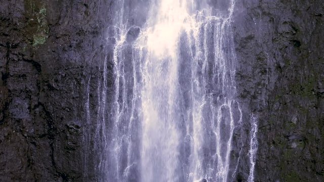 chute d'eau en gros plan 