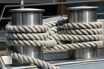 Ship ropes, Doppelpoller beim Schiff und Trosse, Festmacherleinen