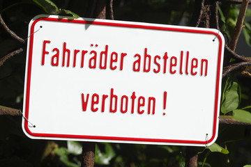 Schild Fahrräder abstellen verboten