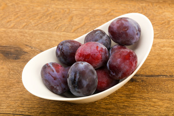 Plums in the bowl