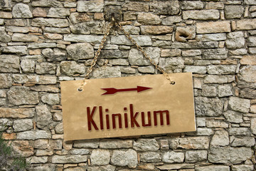 Schild 235 - Klinikum