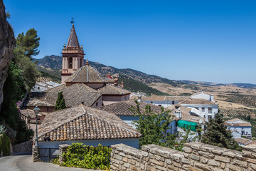 Obraz premium Village street under blue sky