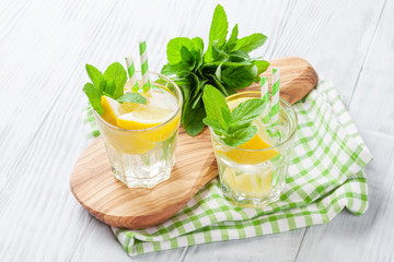 Lemonade with lemon, mint and ice