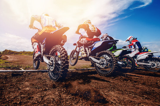 Foto de Motocross Corrida e mais fotos de stock de Motocross - Motocross,  Virar, Adulto - iStock