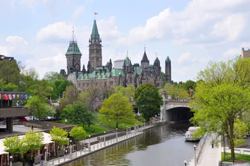 Foto op Plexiglas Kanaal Canada Parliament Buildings and Rideau Canal, Ottawa, Ontario, Canada. Rideau Canal was registered as a UNESCO World Heritage Site.