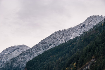 Obraz premium Steep slopes of high mountaing on winter time in Canada