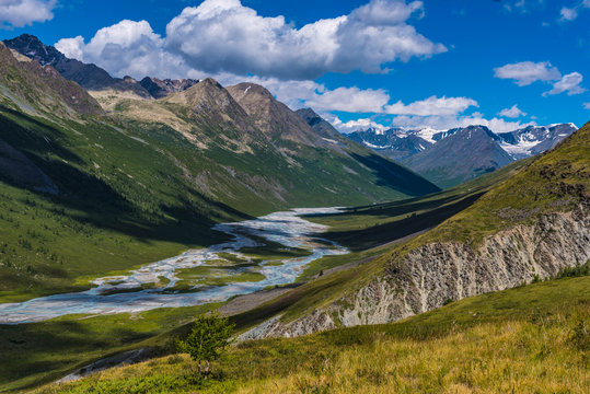 Altai Tavan Bodg Landschaft mit Gletscherbach