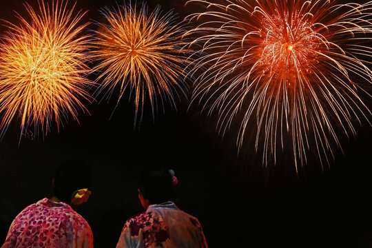 花火大会 のストック写真 ロイヤリティフリーの画像 ベクター イラスト Adobe Stock
