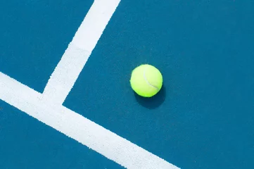 Zelfklevend Fotobehang Tennis ball on tennis court with white line © Dmytro Flisak