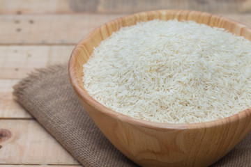 raw rice in wooden bowl