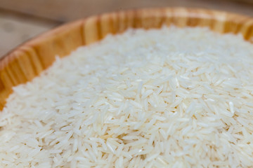 raw rice in wooden bowl