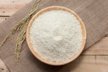 raw rice in wooden bowl