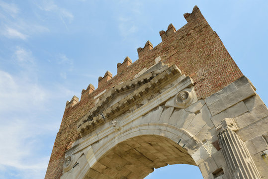 Römertor Bilder – Durchsuchen 838 Archivfotos, Vektorgrafiken und ...