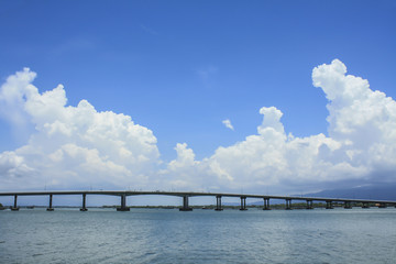 Obraz premium Bridge across the sea and blue sky
