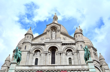 Fototapeta na wymiar Basilica Sacre Couer at Montmartre in Paris, France