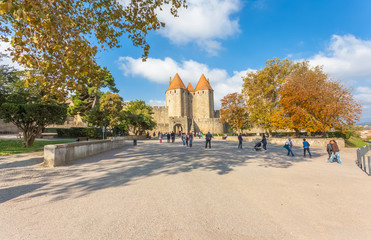 esplanade de Carcassonne devant la Cité médiévale