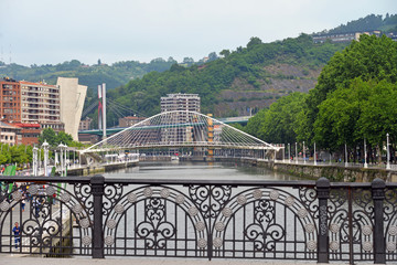 Flusspanorama in Bilbao