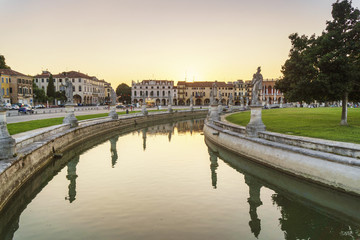 Obraz na płótnie Canvas Padua, Italy. Evening light over famous Padua sculptures 