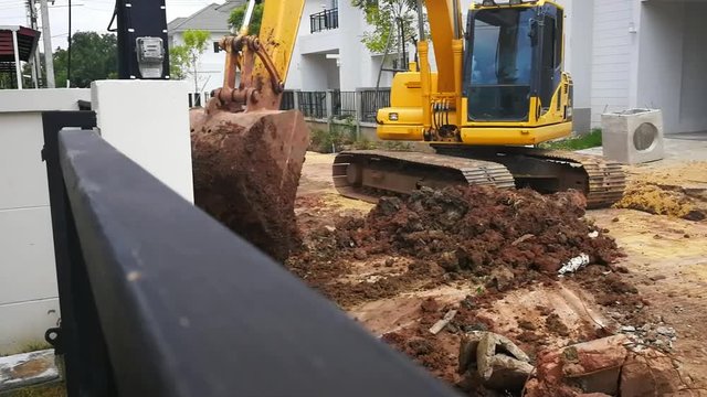 Makro digs or punches the car, Bangkok Thailand - July 31, 2017 : Giallo escavatore movimento terra e sabbia sul cantiere stradale in Thailand