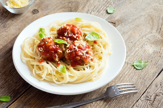 Spaghetti pasta with meatballs