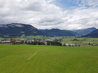 Fototapeta na wymiar St. Johann, Ort, Urlaubsort, Kitzbueheler Alpen